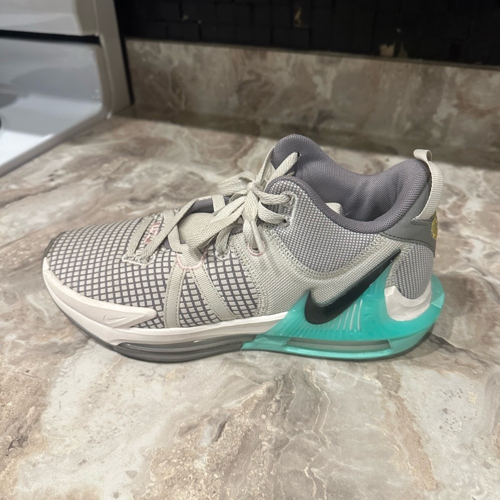LEFT NIKE LEBRON WITNESS 7